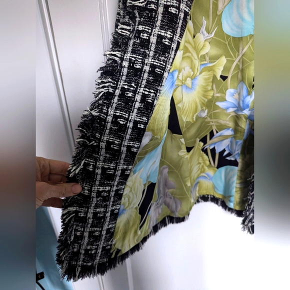 Tweed classic cropped lined fringe jacket Chanel like Sz M - Picture 3 of 6